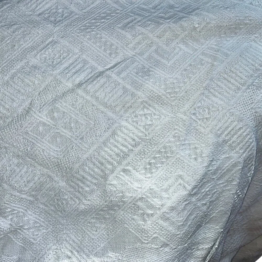 Antique white cotton Stunning Matellase coverlet bedspread TWIN